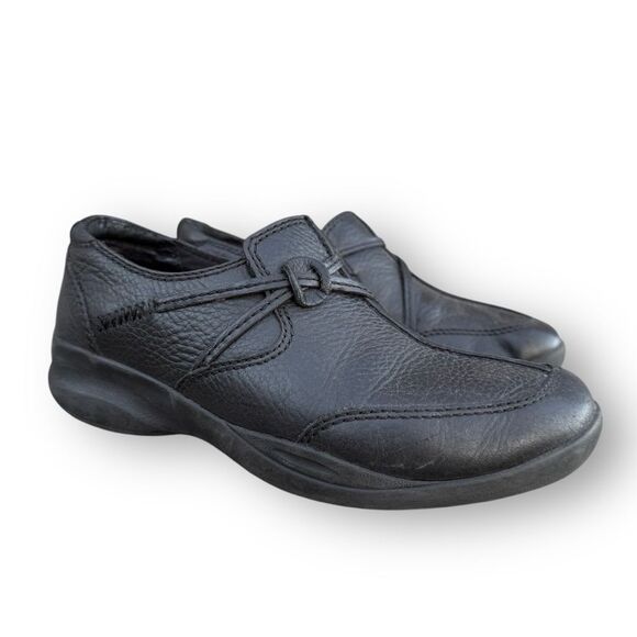 Clarks In Motion Kick Black Leather Slip on Loafers Shoes Women's size 8 - Picture 15 of 15